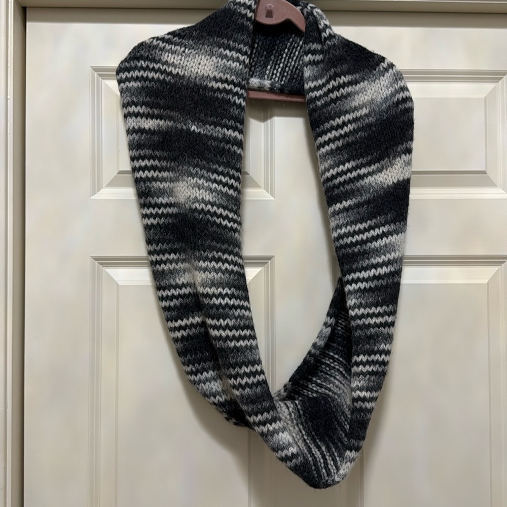 Peruvian Alpaca Loop Infinity Wrap Scarf Eileen F… - image 1